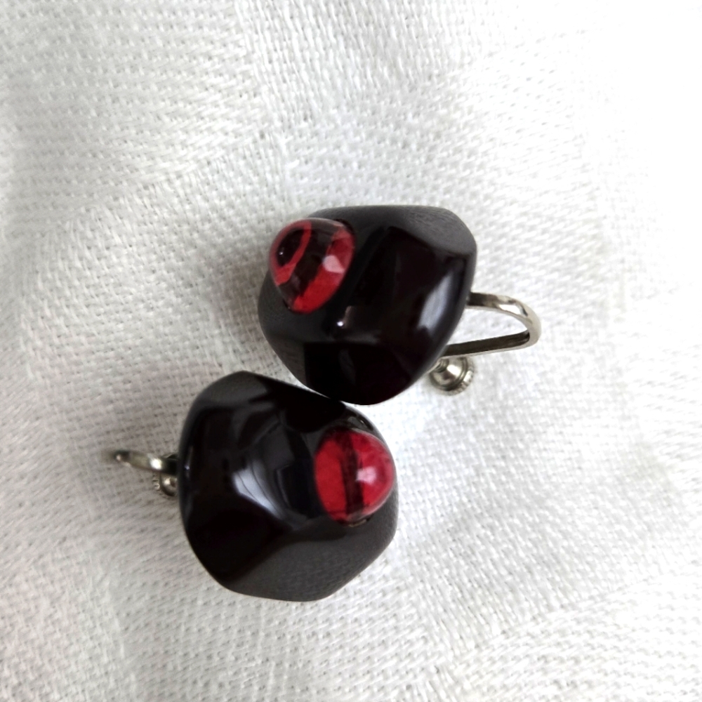 Vintage Red Lucite Screw-back Earrings - Picture 3 of 7